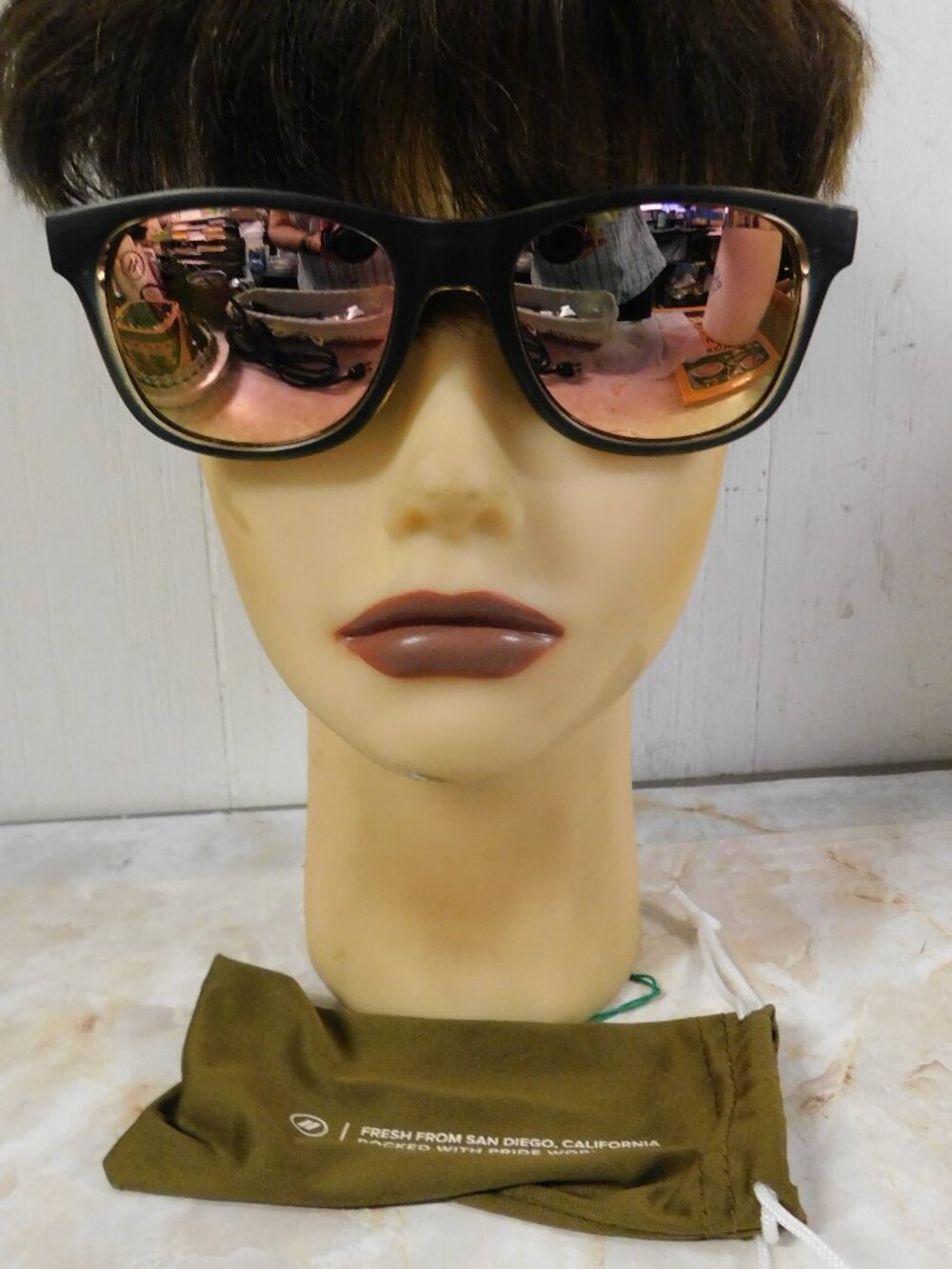 BLENDERS Polarized Mirrored Sunglasses Crystal Wave Cat 3